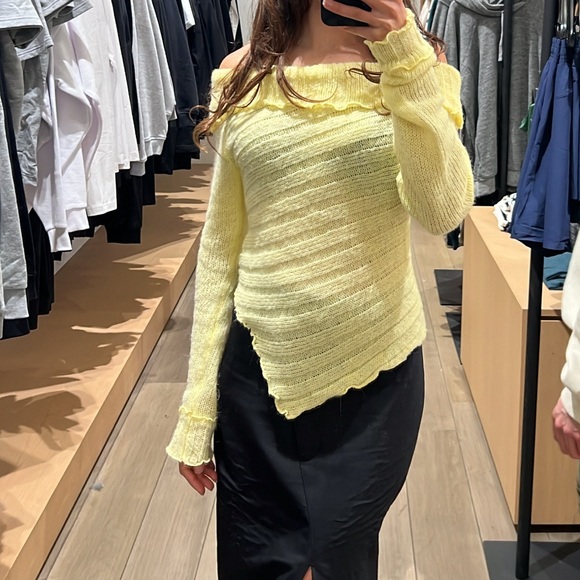 Urban Outfitters Kimchi Blue Yellow Fiona Off the Shoulder Sweater with Bow - Picture 10 of 14